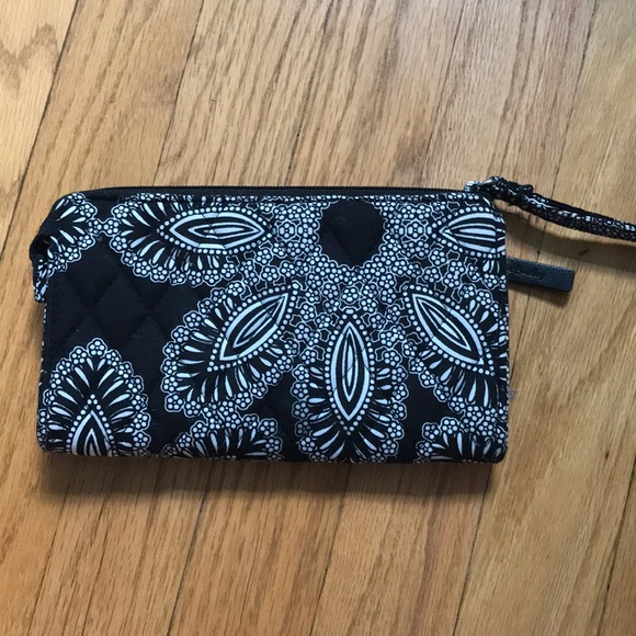 Vera Bradley Black and White wristlet - Picture 2 of 7
